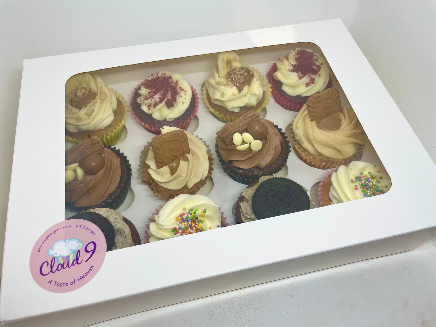 Mixed Box of 12 Cupcakes